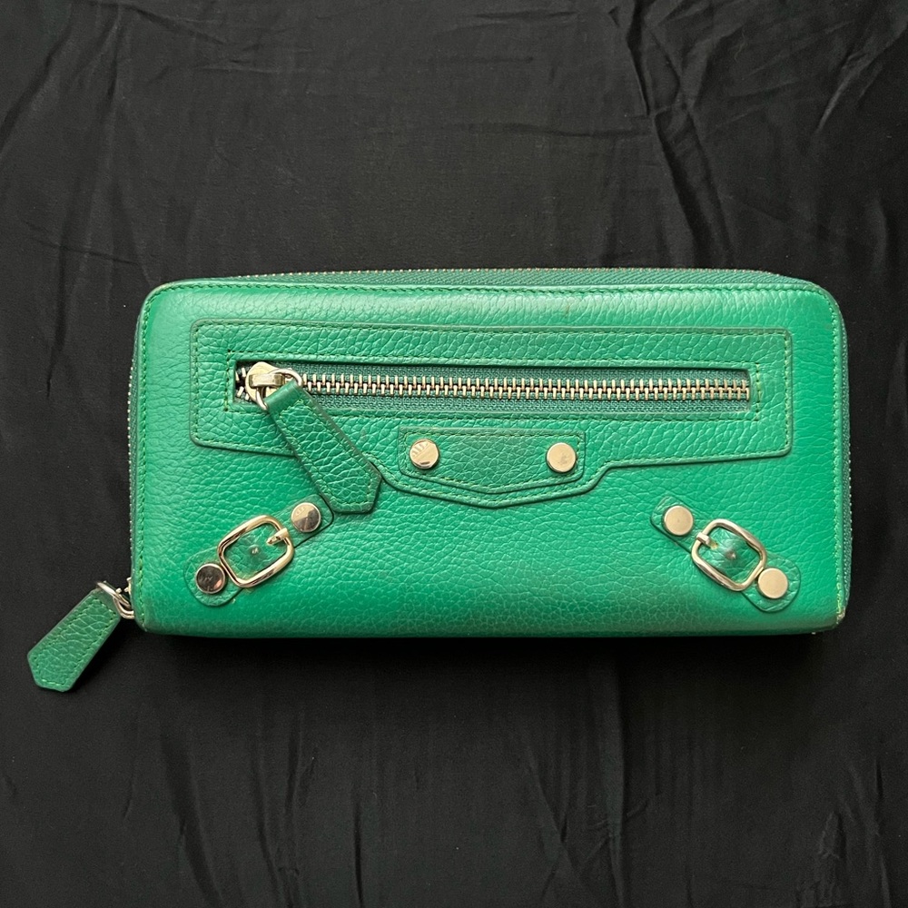 Neiman Marcus - Green Leather Zip Wallet